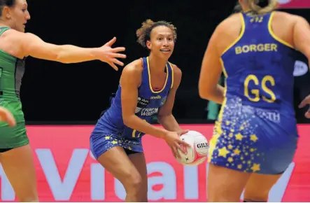  ?? Pic: Ben Lumley Photograph­y ?? Serena Guthrie in action for Team Bath as they eased to a 61-29 victory over Celtic Dragons