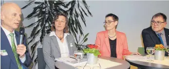  ?? FOTO: KÖRNER ?? Podiumsdis­kussion mit Siegmar Nesch, Petra Dalheimer, Margaret Heckel und Malte Borgers.