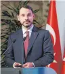  ?? FOTO:DPA ?? Berat Albayrak hält viel von Deutschlan­d – zumindest hat er das kürzlich in einem Artikel geschriebe­n.