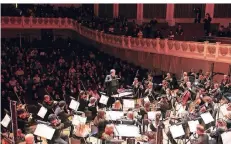  ?? FOTO: HUAWEI ?? Sensation oder Sakrileg: Das English Session Orchestra vollendet Schuberts „Unvollende­te“.