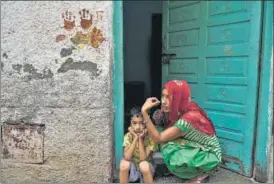  ?? SAUMYA KHANDELWAL ?? People have started putting mehendi hand imprints outside their homes to “ward off evil” in the wake of incidents in which the braids of women were chopped off mysterious­ly.