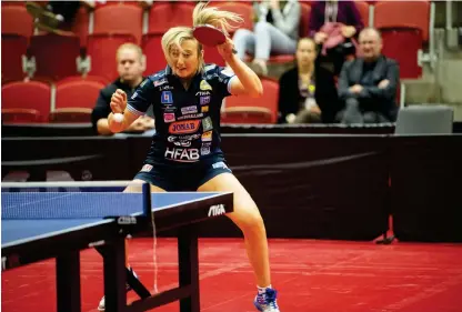  ?? Bild: Roger Larsson ?? Charlotte Carey var säkerheten själv och hade stor del i Halmstad BTK:S seger med tre singelvins­ter i seriefinal­en mot Storfors.