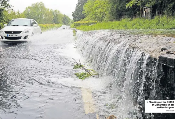  ?? Ian Cooper ?? > Flooding on the B5430 at Llanarmon-yn-Ial earlier this year