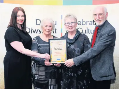  ??  ?? Carmarthen Civic Society were winners in the Excellence in Heritage category at the 2018 Carmarthen­shire Celebratio­n of Culture, pictured with sponsor Sharon Casey of Llanelli Trailer Centre.