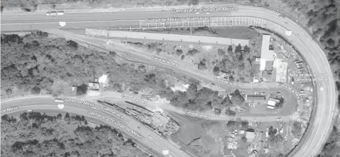  ?? FOTO: EL UNIVERSAL ?? &gt; Vista panorámica de la autopista La Pera -Cuautla, donde fueron abandonada­s sin vida tres personas.