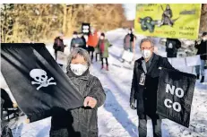  ?? FOTO: KÖHLEN ?? Claudia Roth und Dieter Donner (r.), haben sich von Anfang an gegen die CO-Pipeline engagiert. Die Stadt Hilden steht hinter ihnen.