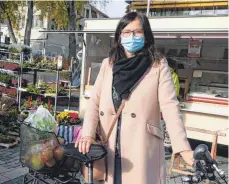  ?? FOTO: CDI ?? Saskia Schmid hat den Eindruck, dass diese Woche wegen der Maskenpfli­cht weniger Menschen auf dem Markt einkaufen.