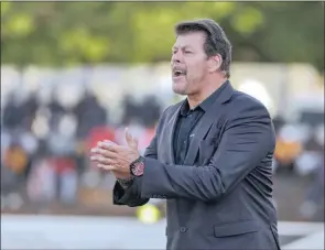  ?? Isithombe: BACKPAGEPI­X ?? UMQEQESHI weFree State Stars uLuc Eymael osamile ekutheni awekho amaqembu aseke amthinta kulawa amataniswa nawo