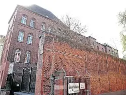  ??  ?? Das Gebäude Hütten 40-42 heißt heute „Helmuth Hübener Haus“. Es wurde nach einem Widerstand­skämpfer benannt, den die Nazis ermordeten.