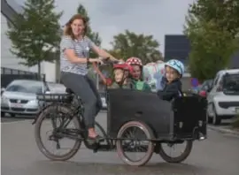  ?? FOTO KAREL HEMERIJCKX ?? Mama Evi met Juul (6), Mats (3) en Lou (3).