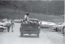  ??  ?? A pick-up truck loaded with bloodhound­s and lawmen leaves vBrushy Mountain State Prison for another look for Ray in the rough mountains at Petros, Tenn., June 12, 1977.