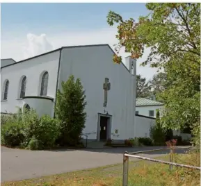  ?? FOTO: CHRISTA WEBER ?? Nach monatelang­en Verhandlun­gen ist der Verkauf besiegelt: Das ehemalige Franziskan­erkloster in Hermeskeil hat neue Eigentümer, die der Kirchengem­einde eine mögliche Nutzung anbieten wollen.