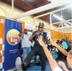  ??  ?? Dancehall sensation Stylo G bringing the vibe and thrill.