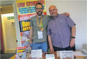  ??  ?? Marc Jackson and Lew Stringer at a comic convention