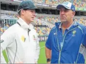  ?? AFP ?? Australia's captain Steve Smith (left) talks to coach head coach Darren Lehmann.