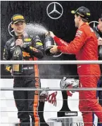 ?? BILD: SN/AFP ?? Verstappen (l.), Vettel.