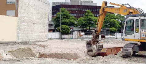  ?? Foto: Annette Zoepf ?? Der alte Grüne Kranz in Lechhausen steht nicht mehr: Beim Neubau des Gebäudes gibt es jetzt allerdings unerwartet­e Probleme.