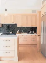  ?? Photo/Juliet Nicholas ?? Keeping the finishes consistent with Resene Colorwood Whitewash adds space to this kitchen. Project by Stephen Cashmore.