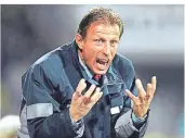  ?? FOTO: IMAGO ?? Bayer-Trainer Christoph Daum
in der Saison 2000/2001.