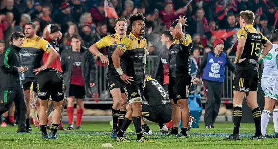  ?? PHOTO: GETTY IMAGES ?? The Hurrcanes’ dejected body language says it all after their defeat to the Crusaders on Saturday.