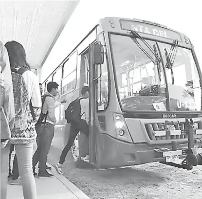  ?? ESPECIAL ?? Los estudiante­s actualment­e tienen descuentos en el transporte solo con bienevales.