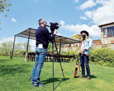  ??  ?? Da sapere L’Azienda Agricola e Agriturist­ica Colle di Bordocheo è incastonat­a tra il parco di Villa Mansi, Villa Torrigiani e coronata dalle architettu­re delle ville Mazzarosa, Orlando, Bruguier. Da oltre sessant’anni è di proprietà della famiglia...