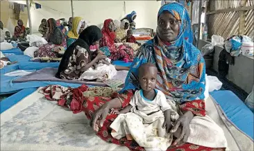  ?? [ Wieland Schneider] ?? Im Spital in Tschads Hauptstadt, N’Djamena: Die Zahl der mangelernä­hrten Kinder steigt.