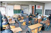  ?? FOTO: OELBERMANN ?? Wie in den Abschlussk­lassen der Friedrich-Albert wird es wohl ab Montag wieder an allen Solinger Schulen Unterricht in halbierten Gruppen geben.