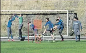  ?? FOTO: GARI GARAIALDE ?? Los no titulares ante el Valencia se ejercitaro­n ayer en Zubieta