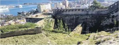  ?? Photo: Town hall ?? Denia's castle dominates the town