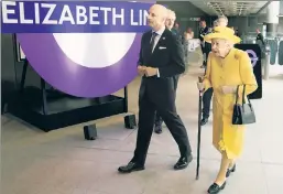  ?? ?? Queen tours Tube: Elizabeth II visits London’s new Undergroun­d line with driven-out-by-Cuomo former NYC subways chief Andy Byford.
