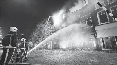  ??  ?? De brand in het centrum van Leeuwarden in oktober 2013 waar een 24-jarige man om het leven kwam.(Foto: ANP)