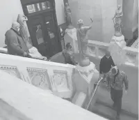  ?? BRAD HORRIGAN/HARTFORD COURANT ?? Connecticu­t State Police officers get a tour of the Capitol on Thursday afternoon from Capitol police.