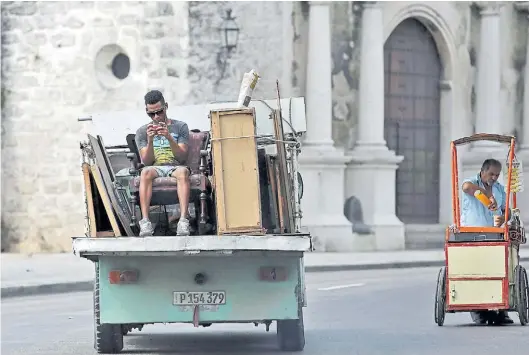  ?? EFE ?? Cambios. Lentamente, los medios independie­ntes cubanos van ganando audiencia entre la población de la isla caribeña.