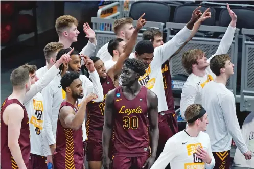  ?? MARK HUMPHREY/ASSOCIATED PRESS ?? Loyola of Chicago players celebrate after beating Illinois in the second round of the NCAA Tournament on Sunday at Bankers Life Fieldhouse in Indianapol­is. Loyola upset Illinois 71-58.