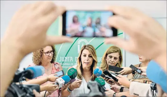  ?? CARLOS BARBA / EFE ?? La presidenta de la Junta de Andalucía en una rueda de prensa celebrada ayer en Madrid