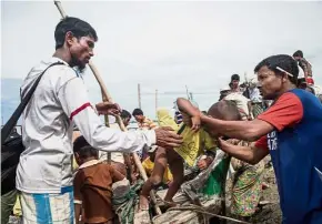  ??  ?? Porous border: Bangladesh has certainly been caught by surprise by the magnitude of influx of Rohingya refugees into the country.