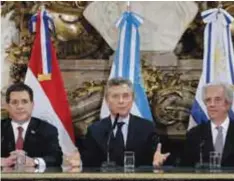  ?? | AP ?? El presidente de Paraguay, Horacio Cartes; el de Argentina, Mauricio Macri; y el de Uruguay, Tabaré Vázquez, dieron el anuncio.