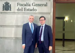  ??  ?? L’ambasciato­re italiano in Spagna Stefano Sannino e il sindaco Dario Nardella
