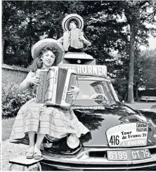  ??  ?? Yvette Horner travelling with the 1959 Tour de France; she would suffer constant sunburn, and often finished a stage grubbier than the cyclists