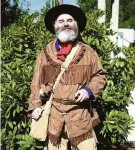  ?? Madeline Steege / Coos Bay (Ore.) World 2000 ?? National Coast Trail Associatio­n’s Al LePage dressed as Jedediah Smith.