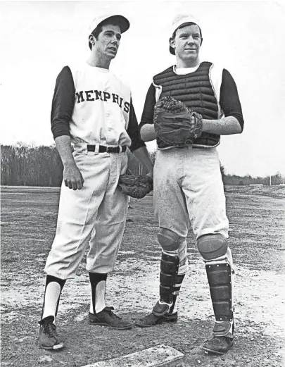  ?? THOMAS ?? Farrel Vincent, left, and David Umsted are Christian Brothers High School battery mates on 30 March 1970. BUSLER / THE COMMERCIAL APPEAL