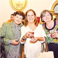  ??  ?? Amigas. María Teresa Méndez, Lourdes García y Ángeles Prieto.