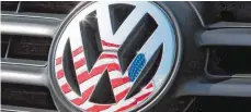  ?? FOTO: DPA ?? VW hat sich in den USA mit Vergleiche­n weitgehend von weiteren Ermittlung­en freigekauf­t, doch nun müssen Mitarbeite­r dran glauben.