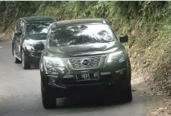  ?? FRIZAL/ JAWA POS ?? UJI KENDARA: Nissan Terra melintasi tanjakan jalur Pacet-Cangar kemarin.