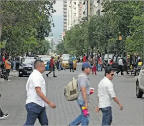  ?? FREDDY RODRÍGUEZ / EXPRESO ?? 9 de Octubre. La peatonaliz­ación de la calle es una de las soluciones.