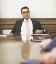  ?? Liz Hafalia / The Chronicle ?? Jason Elliott, chief of staff to three mayors, including London Breed, prepares to start a staff meeting.