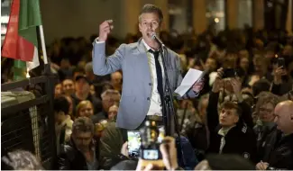  ?? ?? Peter Magyar s'adresse à la foule venue le soutenir dans la rues de Budapest, le 26 mars 2024.