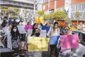  ?? ALEJANDRO AGUILAR ?? Un colectivo de madres exigió respuestas a directivos escolares