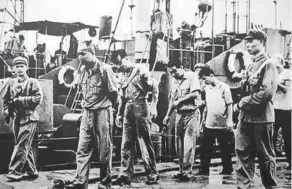  ??  ?? 八六海战中被俘的国民­党海军官兵